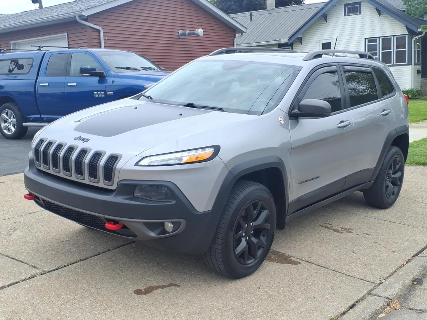 2016 Billet Silver Metallic Clear Coat Psc Jeep Cherokee Trailhawk (1C4PJMBS8GW) with an 3.2L 3.2L V6 271hp 239ft. lbs. Sequential Multiport Fuel Injection engine, 4WD 9-Speed Shiftable Automatic transmission, located at 5505 N. Summit St., Toledo, OH, 43611, (419) 729-2688, 41.654953, -83.530014 - Photo#21