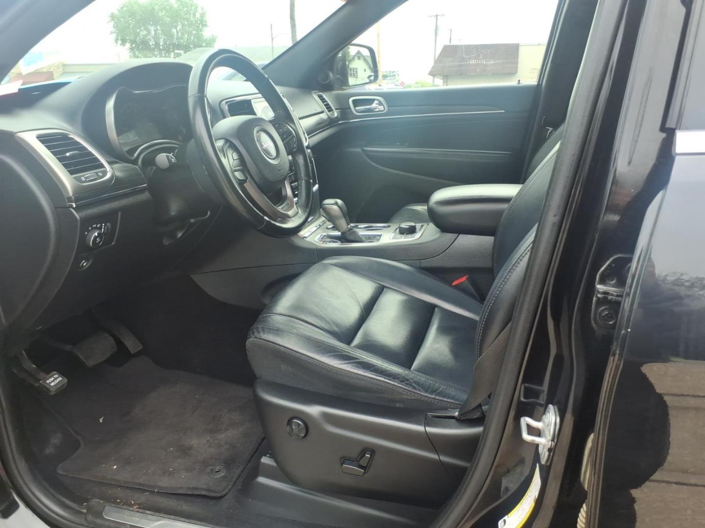 2019 Diamond Black Crystal Pearl Coat Pxj Jeep Grand Cherokee Limited (1C4RJFBGXKC) with an 3.6L Pentastar 3.6L V6 295hp 260ft. lbs. Sequential Multiport Fuel Injection engine, 8-Speed Shiftable Automatic transmission, located at 5505 N. Summit St., Toledo, OH, 43611, (419) 729-2688, 41.654953, -83.530014 - Photo#1