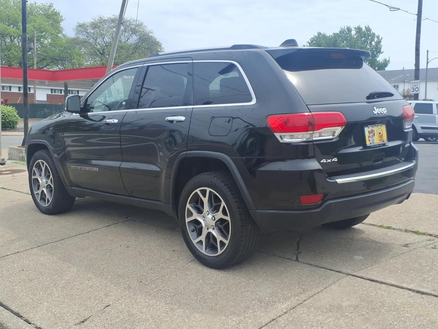 2019 Diamond Black Crystal Pearl Coat Pxj Jeep Grand Cherokee Limited (1C4RJFBGXKC) with an 3.6L Pentastar 3.6L V6 295hp 260ft. lbs. Sequential Multiport Fuel Injection engine, 8-Speed Shiftable Automatic transmission, located at 5505 N. Summit St., Toledo, OH, 43611, (419) 729-2688, 41.654953, -83.530014 - Photo#20
