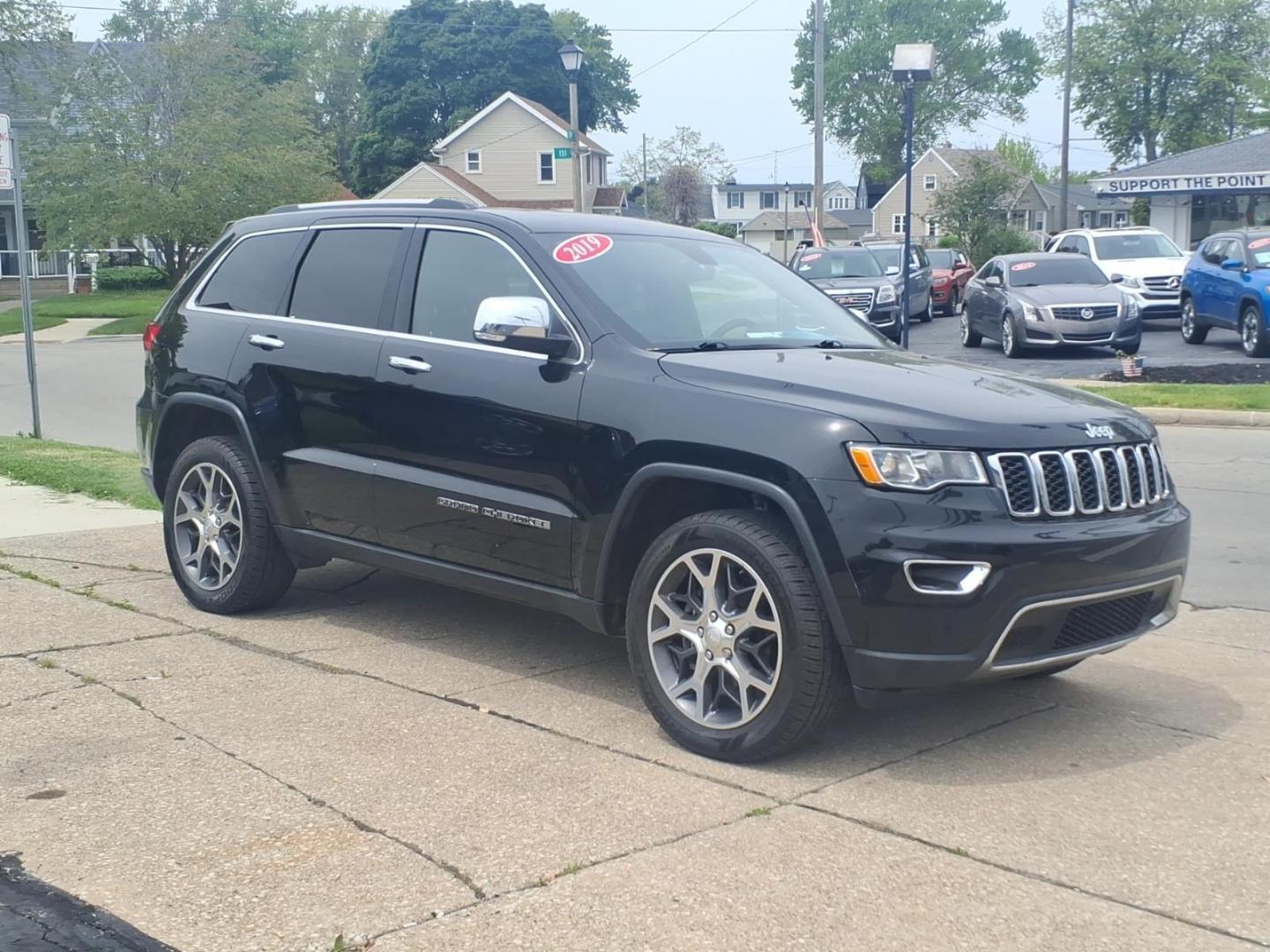 2019 Diamond Black Crystal Pearl Coat Pxj Jeep Grand Cherokee Limited (1C4RJFBGXKC) with an 3.6L Pentastar 3.6L V6 295hp 260ft. lbs. Sequential Multiport Fuel Injection engine, 8-Speed Shiftable Automatic transmission, located at 5505 N. Summit St., Toledo, OH, 43611, (419) 729-2688, 41.654953, -83.530014 - Photo#23
