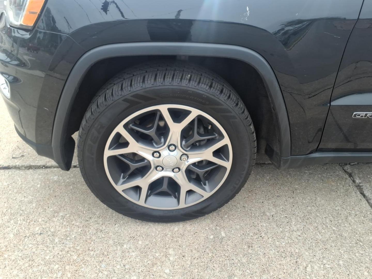 2019 Diamond Black Crystal Pearl Coat Pxj Jeep Grand Cherokee Limited (1C4RJFBGXKC) with an 3.6L Pentastar 3.6L V6 295hp 260ft. lbs. Sequential Multiport Fuel Injection engine, 8-Speed Shiftable Automatic transmission, located at 5505 N. Summit St., Toledo, OH, 43611, (419) 729-2688, 41.654953, -83.530014 - Photo#26