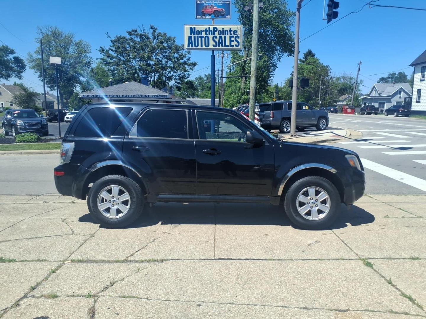 2010 Black Mercury Mariner I4 (4M2CN8B78AK) with an Duratec 2.5L I4 171hp 171ft. lbs. Sequential Multiport Fuel Injection engine, 6-Speed Automatic transmission, located at 5505 N. Summit St., Toledo, OH, 43611, (419) 729-2688, 41.654953, -83.530014 - Photo#0