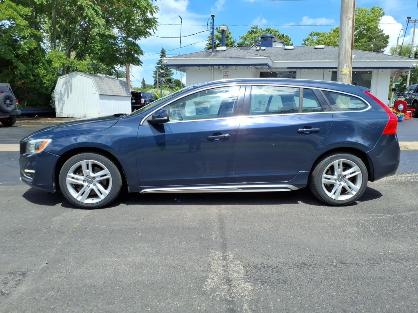 2015 Caspian Blue Metallic Volvo V60 T5 Platinum (YV1612SD1F1) with an 2.5L 2.5L Turbo I5 250hp 266ft. lbs. ULEV Direct Injection engine, 6-Speed Shiftable Automatic transmission, located at 5505 N. Summit St., Toledo, OH, 43611, (419) 729-2688, 41.654953, -83.530014 - Photo#19
