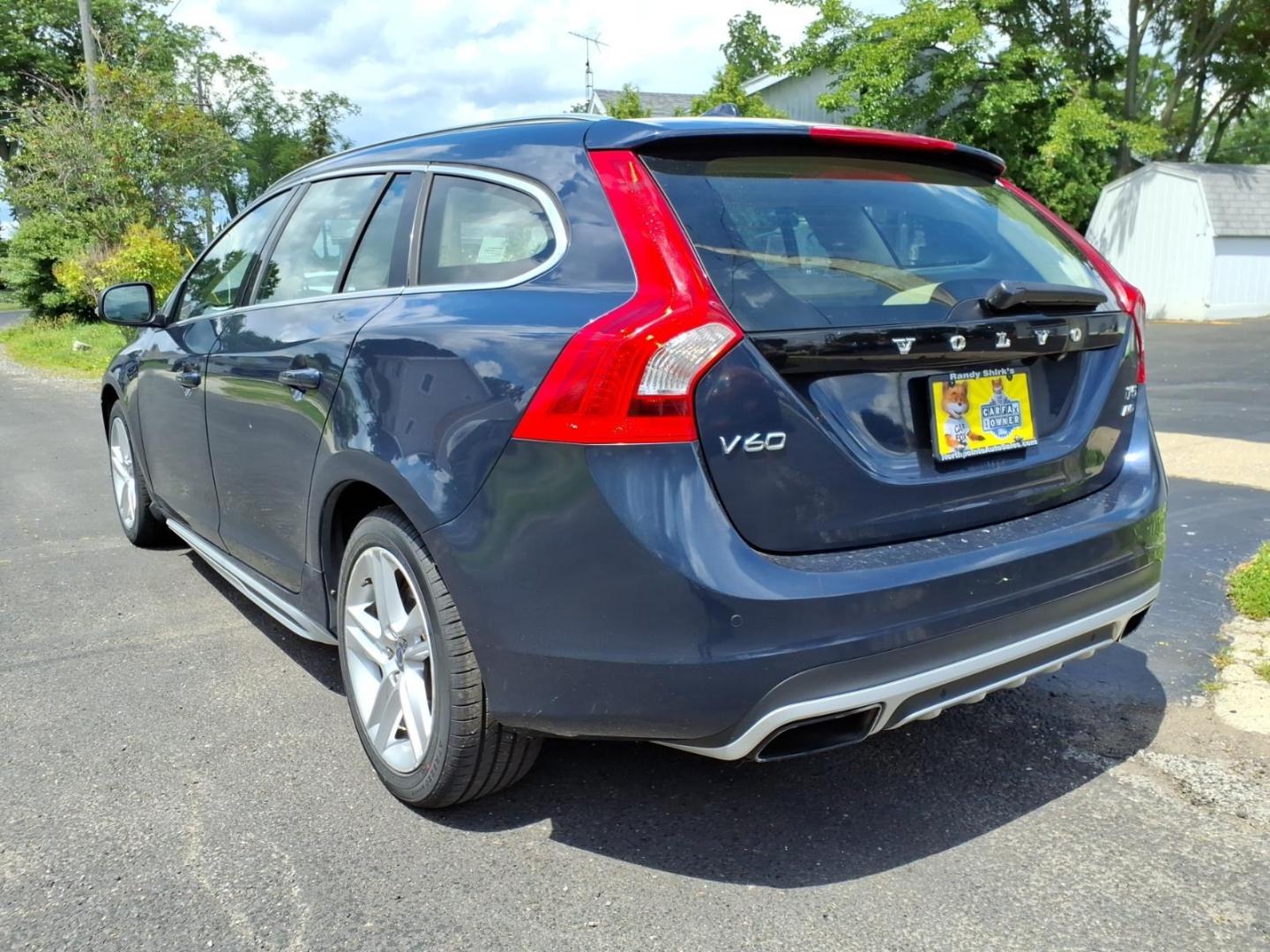 2015 Caspian Blue Metallic Volvo V60 T5 Platinum (YV1612SD1F1) with an 2.5L 2.5L Turbo I5 250hp 266ft. lbs. ULEV Direct Injection engine, 6-Speed Shiftable Automatic transmission, located at 5505 N. Summit St., Toledo, OH, 43611, (419) 729-2688, 41.654953, -83.530014 - Photo#20