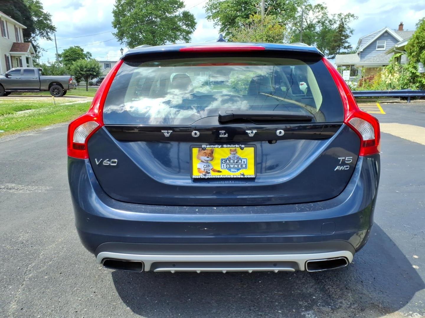 2015 Caspian Blue Metallic Volvo V60 T5 Platinum (YV1612SD1F1) with an 2.5L 2.5L Turbo I5 250hp 266ft. lbs. ULEV Direct Injection engine, 6-Speed Shiftable Automatic transmission, located at 5505 N. Summit St., Toledo, OH, 43611, (419) 729-2688, 41.654953, -83.530014 - Photo#21