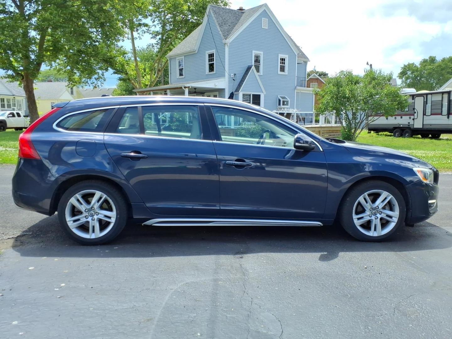 2015 Caspian Blue Metallic Volvo V60 T5 Platinum (YV1612SD1F1) with an 2.5L 2.5L Turbo I5 250hp 266ft. lbs. ULEV Direct Injection engine, 6-Speed Shiftable Automatic transmission, located at 5505 N. Summit St., Toledo, OH, 43611, (419) 729-2688, 41.654953, -83.530014 - Photo#23