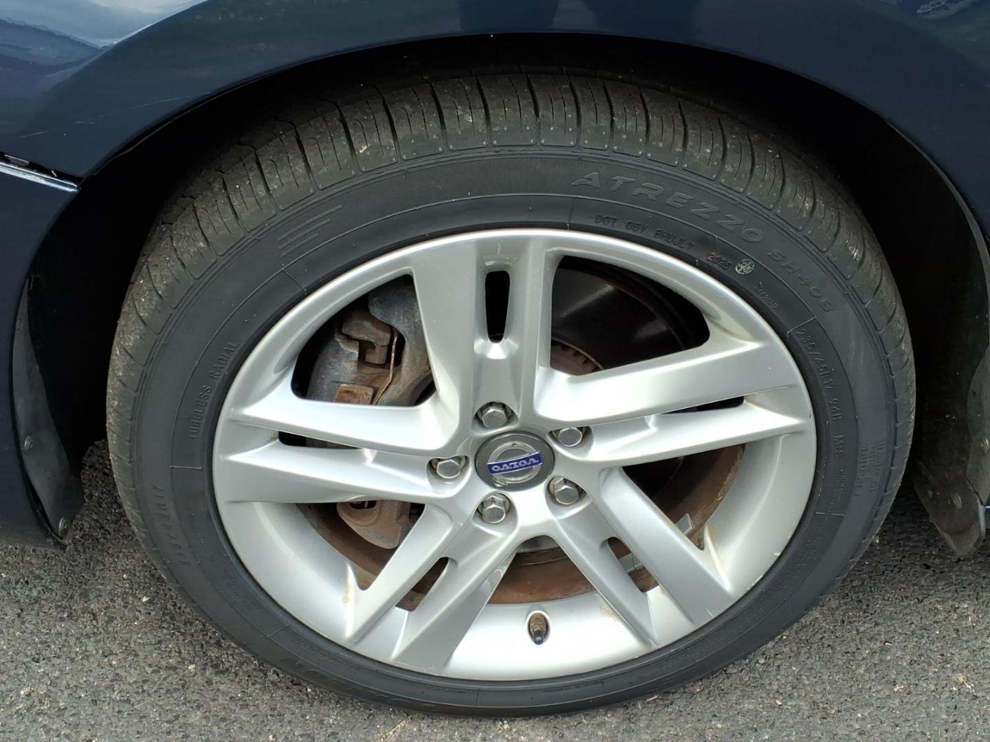 2015 Caspian Blue Metallic Volvo V60 T5 Platinum (YV1612SD1F1) with an 2.5L 2.5L Turbo I5 250hp 266ft. lbs. ULEV Direct Injection engine, 6-Speed Shiftable Automatic transmission, located at 5505 N. Summit St., Toledo, OH, 43611, (419) 729-2688, 41.654953, -83.530014 - Photo#29