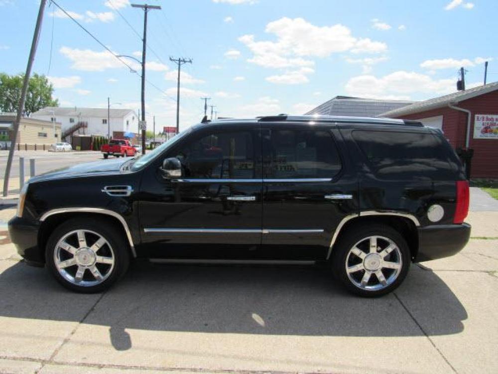 2010 Black Raven Cadillac Escalade Premium (1GYUKCEFXAR) with an 6.2 8 Cylinder Sequential-Port F.I. engine, 6-Speed Shiftable Automatic transmission, located at 5505 N. Summit St., Toledo, OH, 43611, (419) 729-2688, 41.654953, -83.530014 - Photo #19