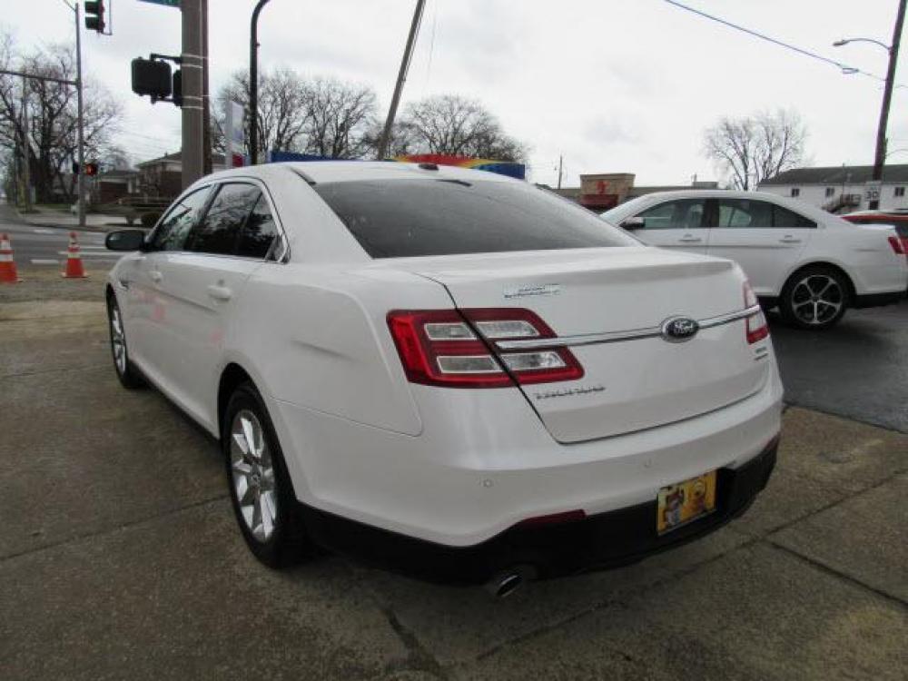 2013 White Platinum Metallic Tri-Coat Ford Taurus SEL (1FAHP2E80DG) with an 3.5 6 Cylinder Sequential Multiport Fuel Injection engine, 6-Speed Shiftable Automatic transmission, located at 5505 N. Summit St., Toledo, OH, 43611, (419) 729-2688, 41.654953, -83.530014 - Photo #18