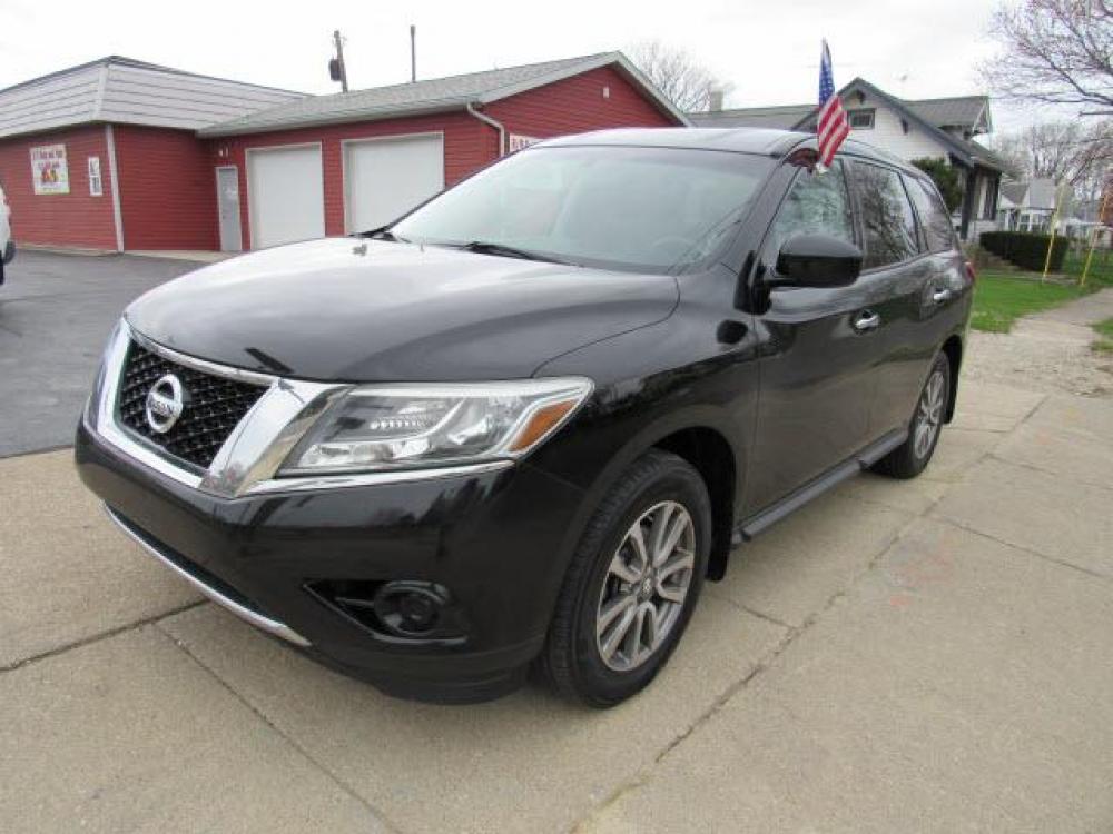 2013 Super Black Nissan Pathfinder S (5N1AR2MN8DC) with an 3.5 6 Cylinder Sequential Multiport Fuel Injection engine, CVT transmission, located at 5505 N. Summit St., Toledo, OH, 43611, (419) 729-2688, 41.654953, -83.530014 - Photo #18