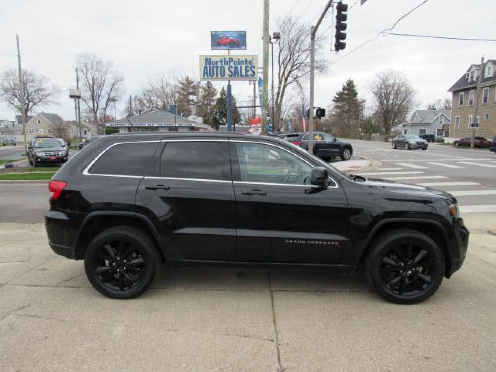 2012 Brilliant Black Crystal Pearl Coat Jeep Grand Cherokee Laredo 4X4 (1C4RJFAG9CC) with an 3.6 6 Cylinder Sequential Multiport Fuel Injection engine, 5-Speed Automatic transmission, located at 5505 N. Summit St., Toledo, OH, 43611, (419) 729-2688, 41.654953, -83.530014 - Photo #0