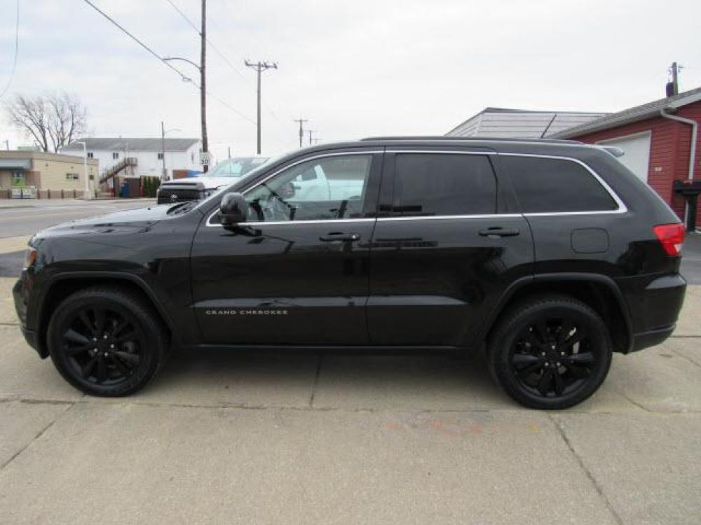 2012 Brilliant Black Crystal Pearl Coat Jeep Grand Cherokee Laredo 4X4 (1C4RJFAG9CC) with an 3.6 6 Cylinder Sequential Multiport Fuel Injection engine, 5-Speed Automatic transmission, located at 5505 N. Summit St., Toledo, OH, 43611, (419) 729-2688, 41.654953, -83.530014 - Photo #22