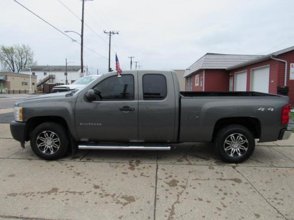 2011 Gray Metallic Chevrolet Silverado 1500 Work Truck 4X4 (1GCRKPEA9BZ) with an 4.8 8 Cylinder Sequential-Port F.I. engine, 4-Speed Automatic transmission, located at 5505 N. Summit St., Toledo, OH, 43611, (419) 729-2688, 41.654953, -83.530014 - Photo #17