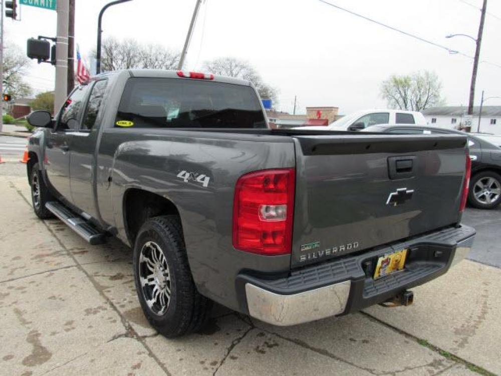 2011 Gray Metallic Chevrolet Silverado 1500 Work Truck 4X4 (1GCRKPEA9BZ) with an 4.8 8 Cylinder Sequential-Port F.I. engine, 4-Speed Automatic transmission, located at 5505 N. Summit St., Toledo, OH, 43611, (419) 729-2688, 41.654953, -83.530014 - Photo #18