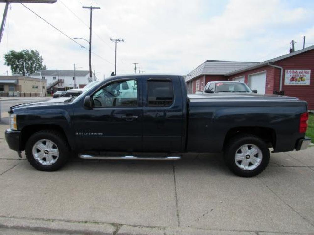 2008 Dark Blue Metallic Chevrolet Silverado 1500 LS 4X4 (2GCEK190981) with an 5.3 8 Cylinder Fuel Injected engine, 4-Speed Automatic transmission, located at 5505 N. Summit St., Toledo, OH, 43611, (419) 729-2688, 41.654953, -83.530014 - Photo #19