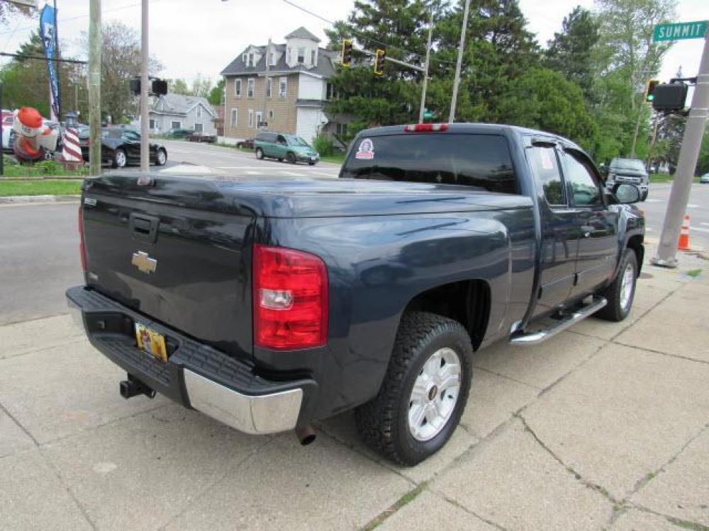 2008 Dark Blue Metallic Chevrolet Silverado 1500 LS 4X4 (2GCEK190981) with an 5.3 8 Cylinder Fuel Injected engine, 4-Speed Automatic transmission, located at 5505 N. Summit St., Toledo, OH, 43611, (419) 729-2688, 41.654953, -83.530014 - Photo #22
