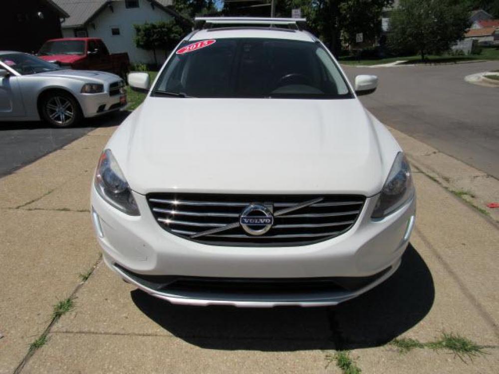2015 Crystal White Pearl Metallic Volvo XC60 T6 AWD (YV4902RK4F2) with an 3.0L 6 Cylinder Fuel Injected engine, 6-Speed Shiftable Automatic transmission, located at 5505 N. Summit St., Toledo, OH, 43611, (419) 729-2688, 41.654953, -83.530014 - Photo #20