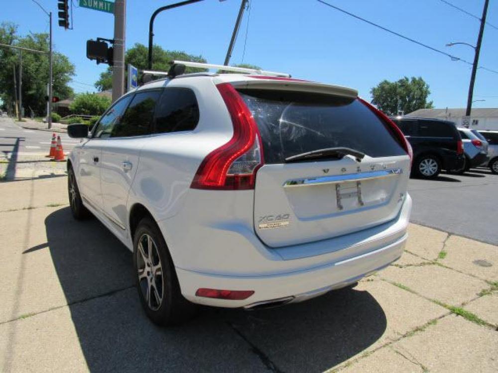 2015 Crystal White Pearl Metallic Volvo XC60 T6 AWD (YV4902RK4F2) with an 3.0L 6 Cylinder Fuel Injected engine, 6-Speed Shiftable Automatic transmission, located at 5505 N. Summit St., Toledo, OH, 43611, (419) 729-2688, 41.654953, -83.530014 - Photo #23
