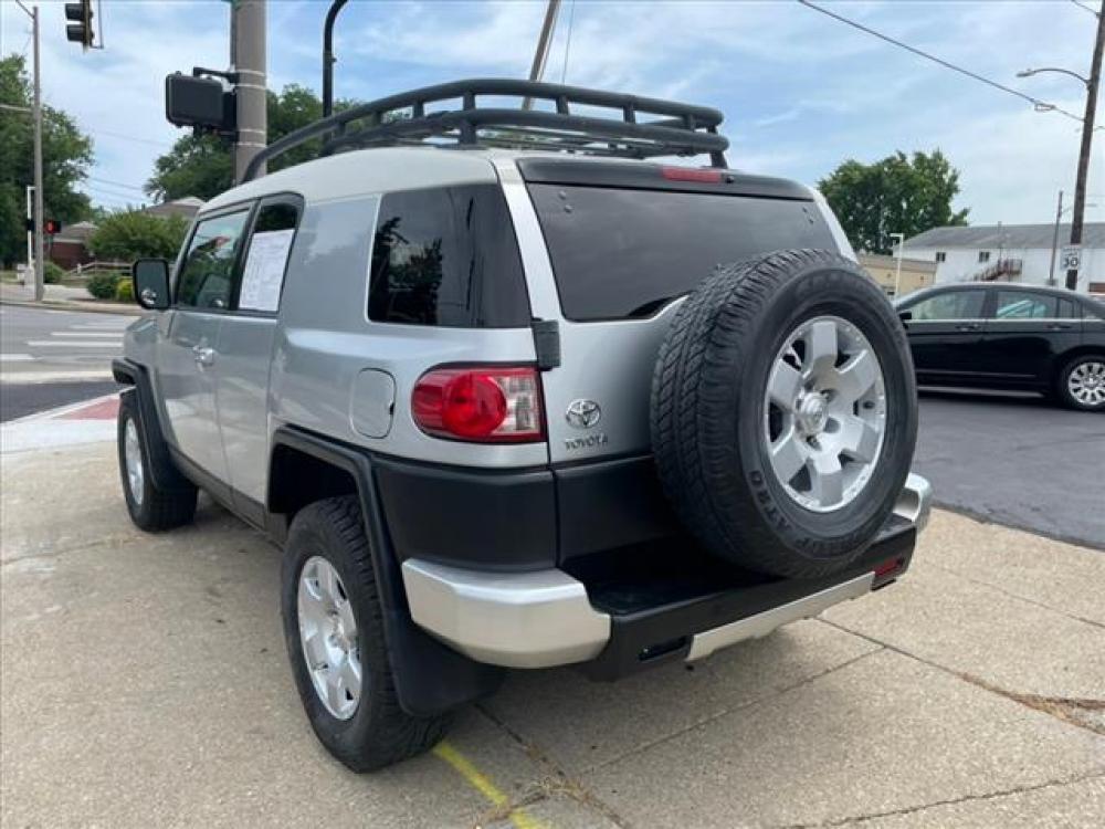2007 White/Titanium Metallic Toyota FJ Cruiser 4X4 (JTEBU11F770) with an 4.0 6 Cylinder Fuel Injected engine, 5-Speed Automatic transmission, located at 5505 N. Summit St., Toledo, OH, 43611, (419) 729-2688, 41.654953, -83.530014 - Photo #21