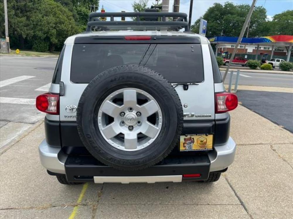 2007 White/Titanium Metallic Toyota FJ Cruiser 4X4 (JTEBU11F770) with an 4.0 6 Cylinder Fuel Injected engine, 5-Speed Automatic transmission, located at 5505 N. Summit St., Toledo, OH, 43611, (419) 729-2688, 41.654953, -83.530014 - Photo #22