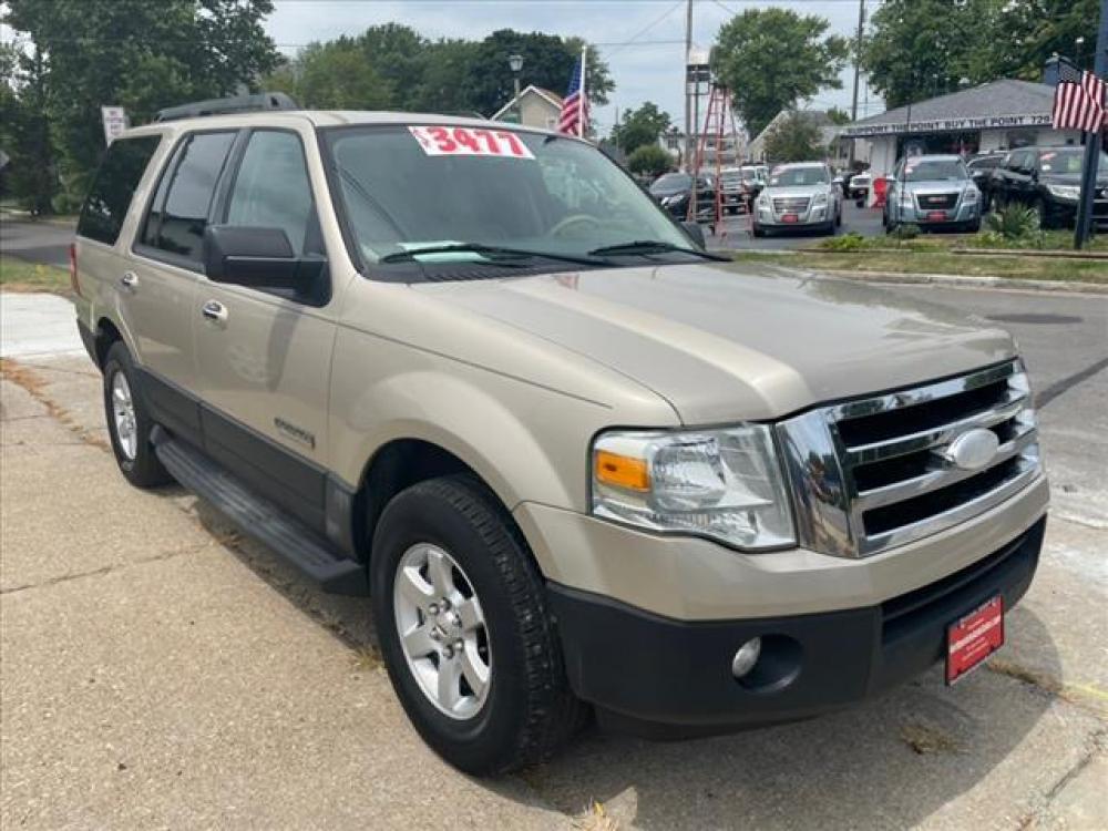 2007 Pueblo Gold Clearcoat Metallic Ford Expedition XLT (1FMFU15537L) with an 5.4 8 Cylinder Sequential Multiport Fuel Injection engine, 6-Speed Automatic transmission, located at 5505 N. Summit St., Toledo, OH, 43611, (419) 729-2688, 41.654953, -83.530014 - Photo #17
