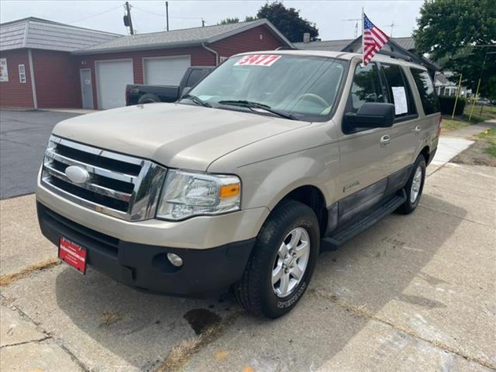 2007 Pueblo Gold Clearcoat Metallic Ford Expedition XLT (1FMFU15537L) with an 5.4 8 Cylinder Sequential Multiport Fuel Injection engine, 6-Speed Automatic transmission, located at 5505 N. Summit St., Toledo, OH, 43611, (419) 729-2688, 41.654953, -83.530014 - Photo #19