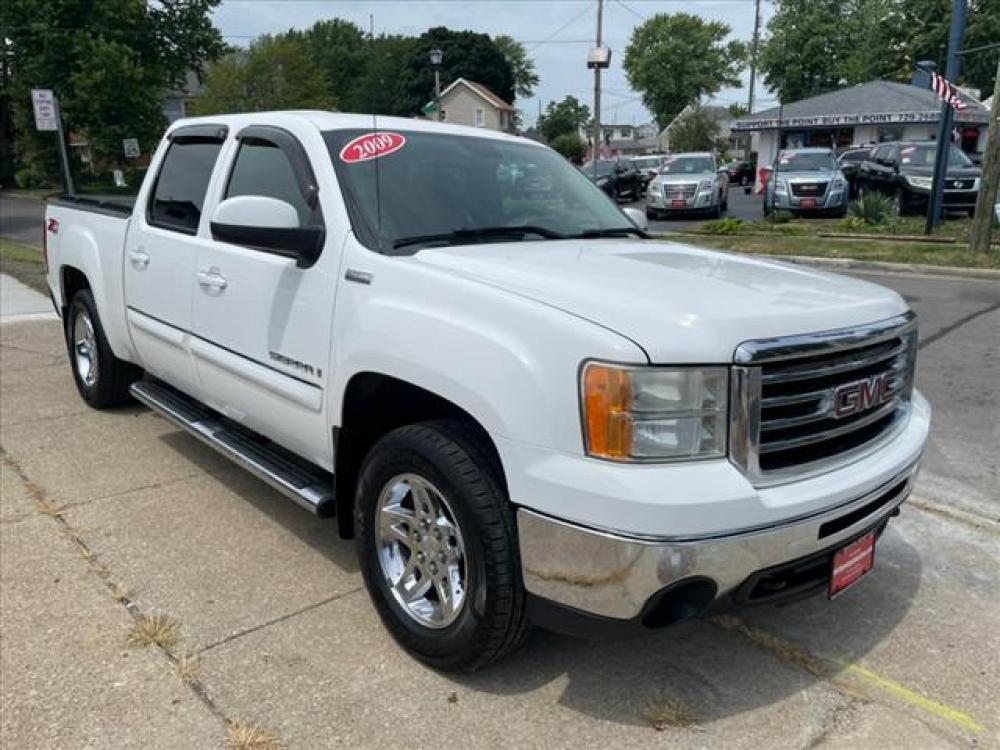 2009 Summit White GMC Sierra 1500 SLE 4X4 (3GTEK13M79G) with an 5.3 8 Cylinder Fuel Injected engine, 6-Speed Shiftable Automatic transmission, located at 5505 N. Summit St., Toledo, OH, 43611, (419) 729-2688, 41.654953, -83.530014 - Photo #14