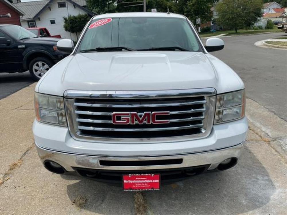 2009 Summit White GMC Sierra 1500 SLE 4X4 (3GTEK13M79G) with an 5.3 8 Cylinder Fuel Injected engine, 6-Speed Shiftable Automatic transmission, located at 5505 N. Summit St., Toledo, OH, 43611, (419) 729-2688, 41.654953, -83.530014 - Photo #15
