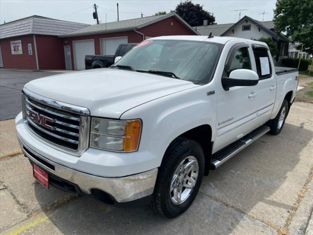 2009 Summit White GMC Sierra 1500 SLE 4X4 (3GTEK13M79G) with an 5.3 8 Cylinder Fuel Injected engine, 6-Speed Shiftable Automatic transmission, located at 5505 N. Summit St., Toledo, OH, 43611, (419) 729-2688, 41.654953, -83.530014 - Photo #16