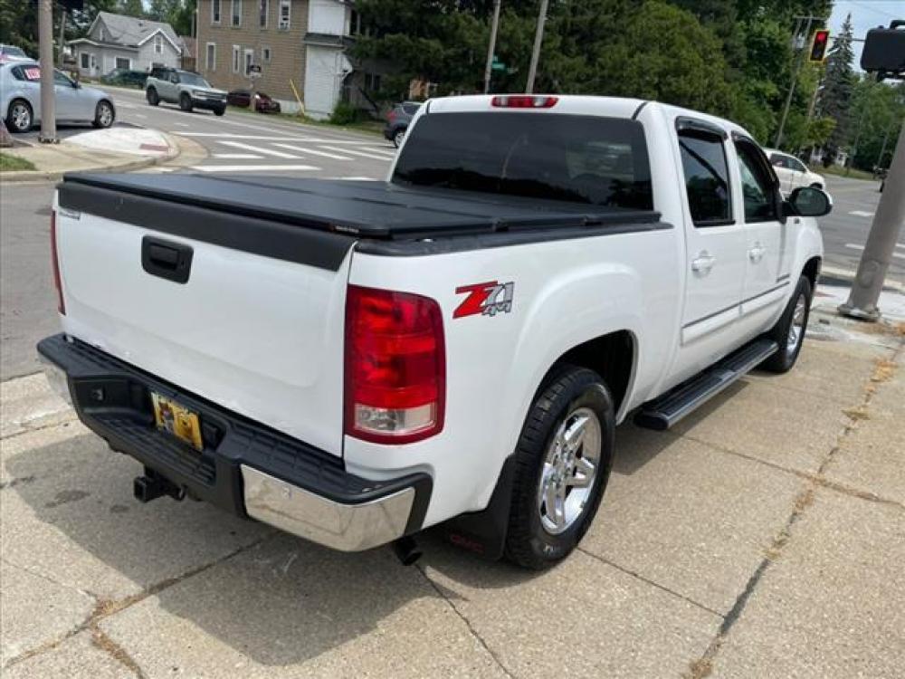 2009 Summit White GMC Sierra 1500 SLE 4X4 (3GTEK13M79G) with an 5.3 8 Cylinder Fuel Injected engine, 6-Speed Shiftable Automatic transmission, located at 5505 N. Summit St., Toledo, OH, 43611, (419) 729-2688, 41.654953, -83.530014 - Photo #20