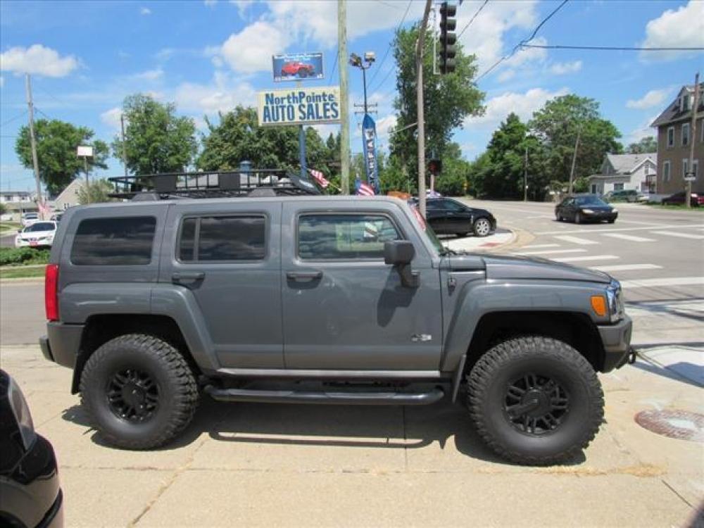 2008 Boulder Gray Metallic HUMMER H3 4X4 (5GTEN43E588) with an 3.7 5 Cylinder Sequential Multiport Fuel Injection engine, 4-Speed Automatic transmission, located at 5505 N. Summit St., Toledo, OH, 43611, (419) 729-2688, 41.654953, -83.530014 - Photo #0