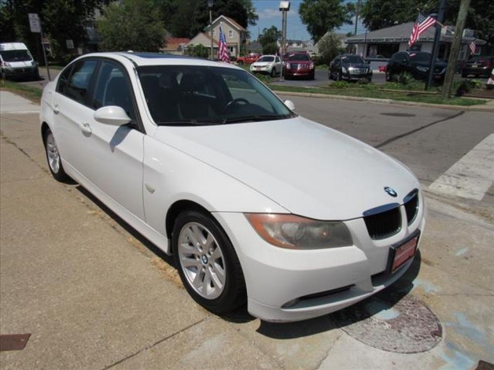 2007 Alpine White BMW 3 Series 328i (WBAVC53597F) with an 3.0 6 Cylinder Fuel Injected engine, 6-Speed Shiftable Automatic transmission, located at 5505 N. Summit St., Toledo, OH, 43611, (419) 729-2688, 41.654953, -83.530014 - Photo #15