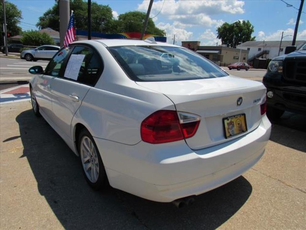 2007 Alpine White BMW 3 Series 328i (WBAVC53597F) with an 3.0 6 Cylinder Fuel Injected engine, 6-Speed Shiftable Automatic transmission, located at 5505 N. Summit St., Toledo, OH, 43611, (419) 729-2688, 41.654953, -83.530014 - Photo #19
