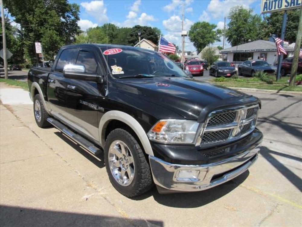 2011 Brilliant Black Crystal Pearl Coat/White Gold Clea RAM 1500 Laramie 4X4 (1D7RV1CT1BS) with an 5.7 8 Cylinder Sequential Multiport Fuel Injection engine, 5-Speed Automatic transmission, located at 5505 N. Summit St., Toledo, OH, 43611, (419) 729-2688, 41.654953, -83.530014 - Photo #17