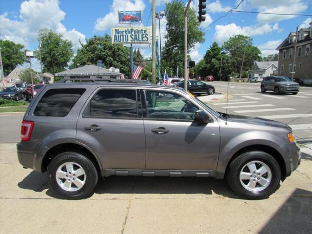 2010 Sterling Grey Metallic Ford Escape XLT (1FMCU9D70AK) with an 2.5 4 Cylinder Sequential Multiport Fuel Injection engine, 6-Speed Automatic transmission, located at 5505 N. Summit St., Toledo, OH, 43611, (419) 729-2688, 41.654953, -83.530014 - Photo #0
