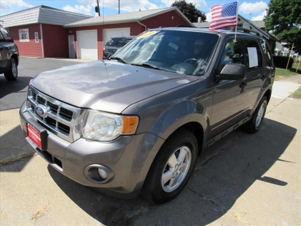 2010 Sterling Grey Metallic Ford Escape XLT (1FMCU9D70AK) with an 2.5 4 Cylinder Sequential Multiport Fuel Injection engine, 6-Speed Automatic transmission, located at 5505 N. Summit St., Toledo, OH, 43611, (419) 729-2688, 41.654953, -83.530014 - Photo #21