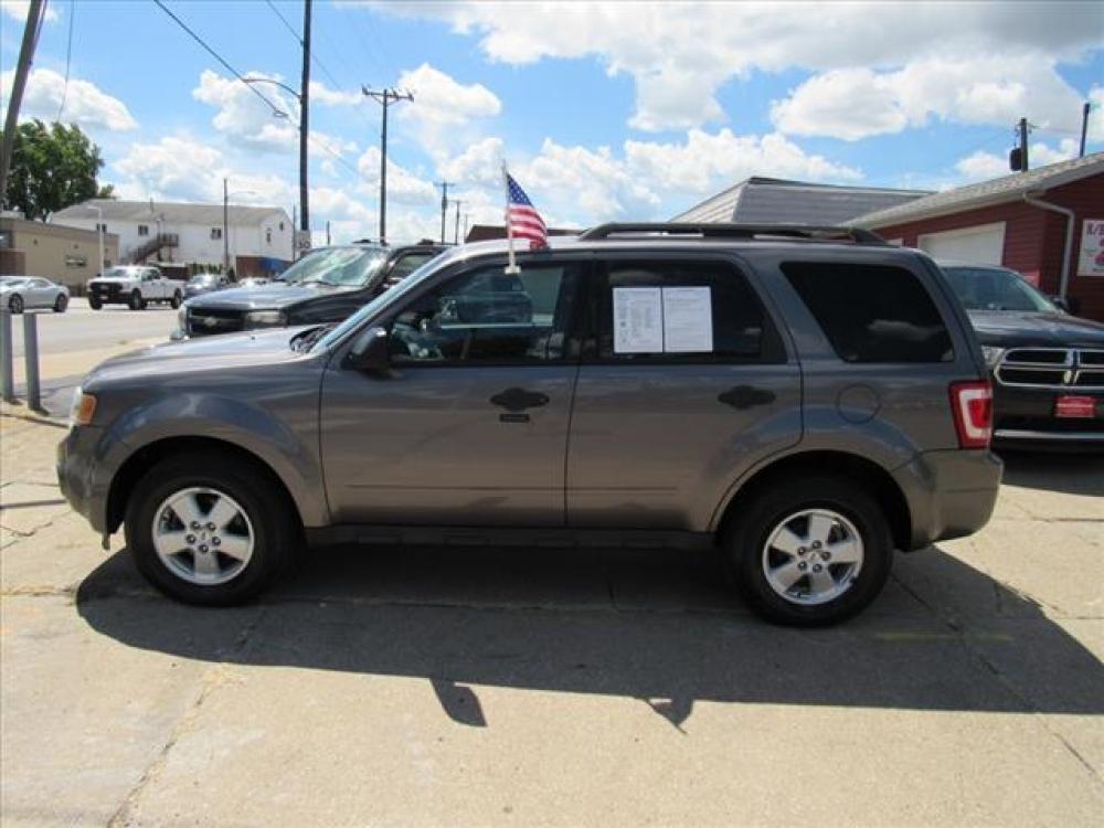 2010 Sterling Grey Metallic Ford Escape XLT (1FMCU9D70AK) with an 2.5 4 Cylinder Sequential Multiport Fuel Injection engine, 6-Speed Automatic transmission, located at 5505 N. Summit St., Toledo, OH, 43611, (419) 729-2688, 41.654953, -83.530014 - Photo #22