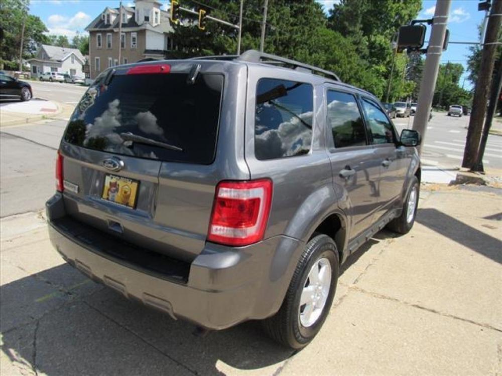 2010 Sterling Grey Metallic Ford Escape XLT (1FMCU9D70AK) with an 2.5 4 Cylinder Sequential Multiport Fuel Injection engine, 6-Speed Automatic transmission, located at 5505 N. Summit St., Toledo, OH, 43611, (419) 729-2688, 41.654953, -83.530014 - Photo #25