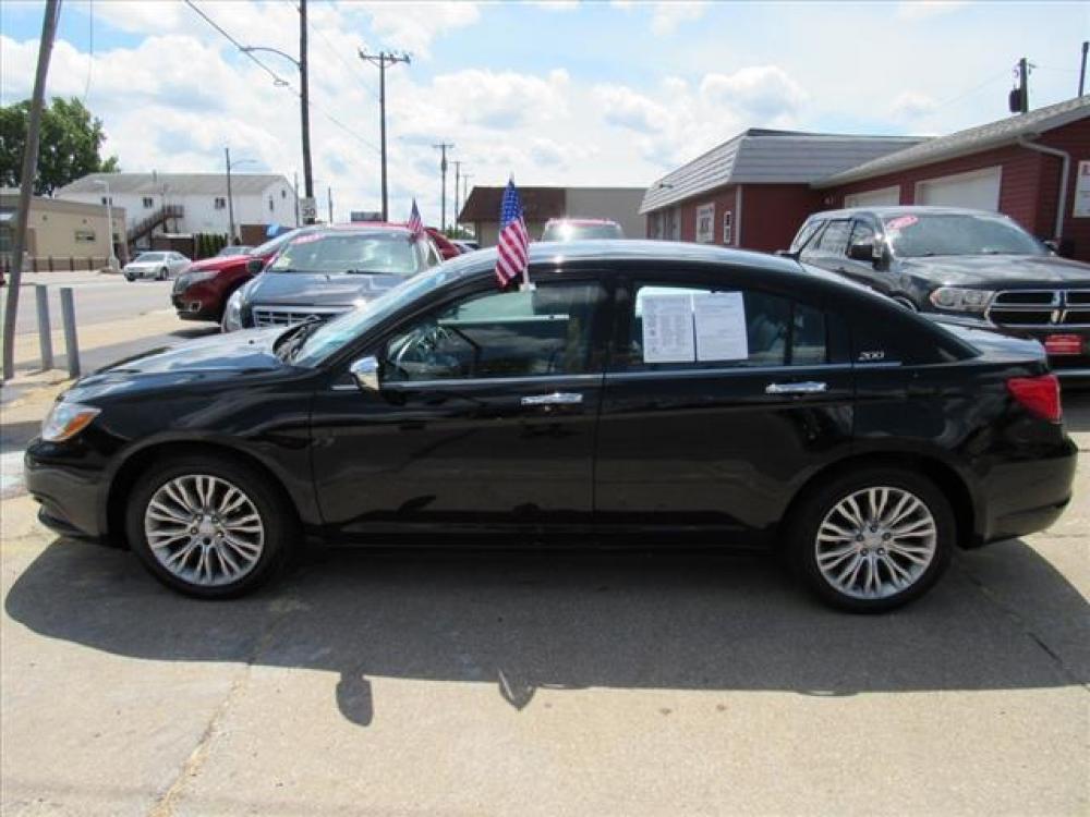 2012 Black Clear Coat Chrysler 200 Limited (1C3CCBCB3CN) with an 2.4 4 Cylinder Sequential Multiport Fuel Injection engine, 6-Speed Shiftable Automatic transmission, located at 5505 N. Summit St., Toledo, OH, 43611, (419) 729-2688, 41.654953, -83.530014 - Photo #19