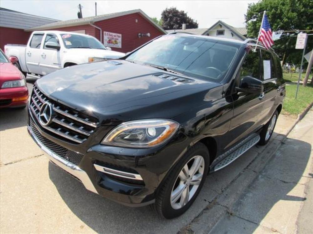 2013 Black Mercedes-Benz M-Class ML 350 4MATIC (4JGDA5HB8DA) with an 3.5 6 Cylinder Direct Injection engine, 7-Speed Shiftable Automatic transmission, located at 5505 N. Summit St., Toledo, OH, 43611, (419) 729-2688, 41.654953, -83.530014 - Photo #21