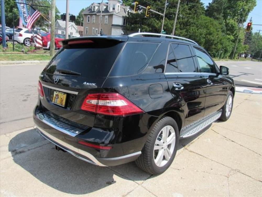 2013 Black Mercedes-Benz M-Class ML 350 4MATIC (4JGDA5HB8DA) with an 3.5 6 Cylinder Direct Injection engine, 7-Speed Shiftable Automatic transmission, located at 5505 N. Summit St., Toledo, OH, 43611, (419) 729-2688, 41.654953, -83.530014 - Photo #25