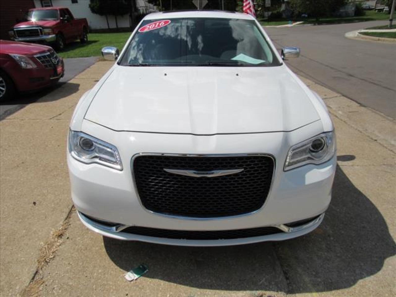 2016 Bright White Clear Coat Chrysler 300 C AWD (2C3CCAKG2GH) with an 3.6 6 Cylinder Sequential Multiport Fuel Injection engine, 8-Speed Shiftable Automatic transmission, located at 5505 N. Summit St., Toledo, OH, 43611, (419) 729-2688, 41.654953, -83.530014 - Photo #21