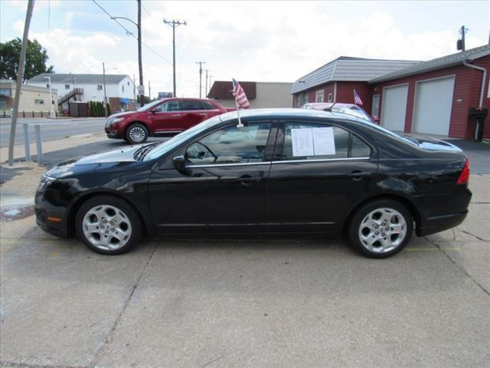 2011 Tuxedo Black Metallic Ford Fusion SE (3FAHP0HA3BR) with an 2.5 4 Cylinder Sequential Multiport Fuel Injection engine, 6-Speed Manual transmission, located at 5505 N. Summit St., Toledo, OH, 43611, (419) 729-2688, 41.654953, -83.530014 - Photo #17