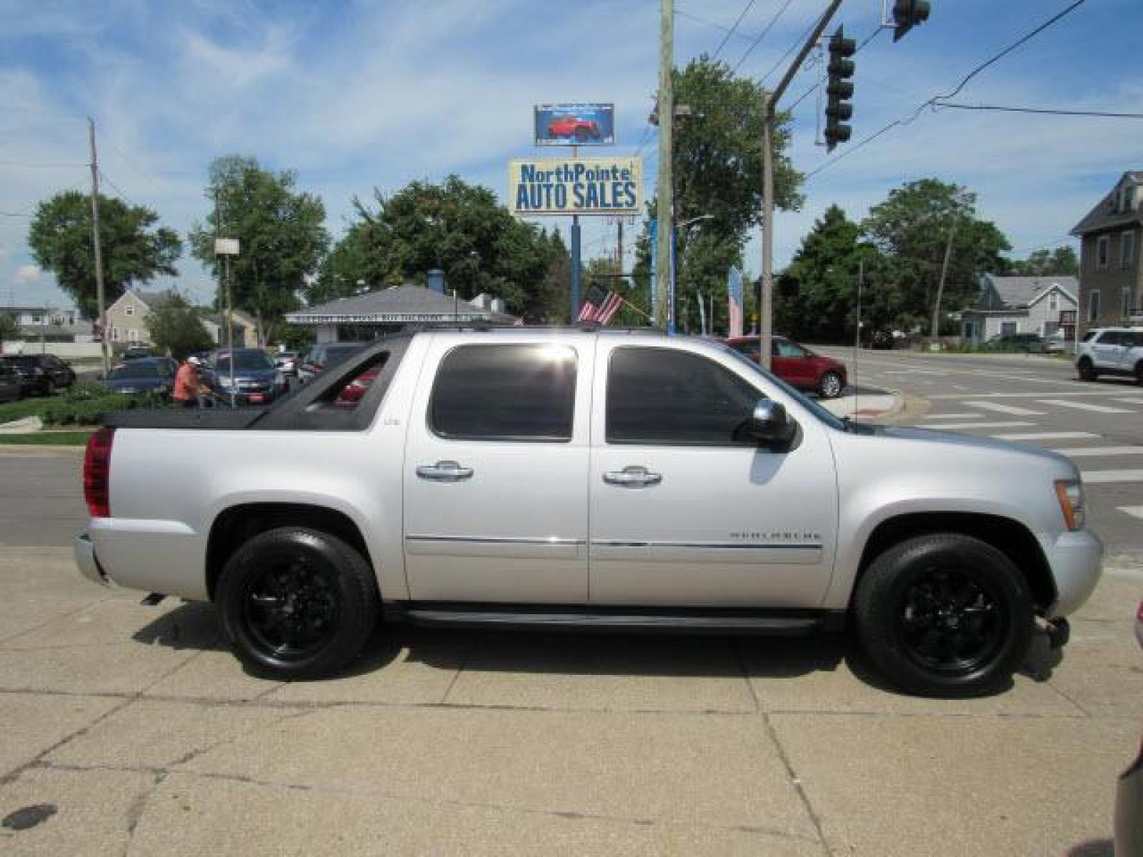 2010 Sheer Silver Metallic Chevrolet Avalanche LTZ 4X4 (3GNVKGE07AG) with an 5.3 8 Cylinder Sequential-Port F.I. engine, 6-Speed Shiftable Automatic transmission, located at 5505 N. Summit St., Toledo, OH, 43611, (419) 729-2688, 41.654953, -83.530014 - Photo #0