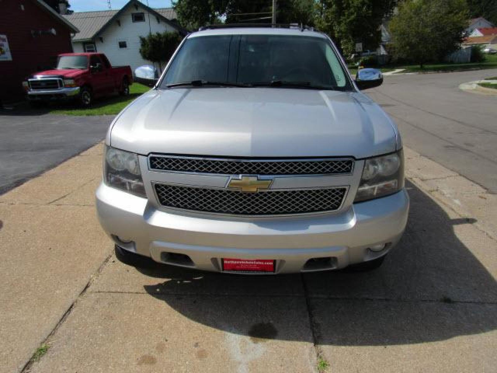2010 Sheer Silver Metallic Chevrolet Avalanche LTZ 4X4 (3GNVKGE07AG) with an 5.3 8 Cylinder Sequential-Port F.I. engine, 6-Speed Shiftable Automatic transmission, located at 5505 N. Summit St., Toledo, OH, 43611, (419) 729-2688, 41.654953, -83.530014 - Photo #17