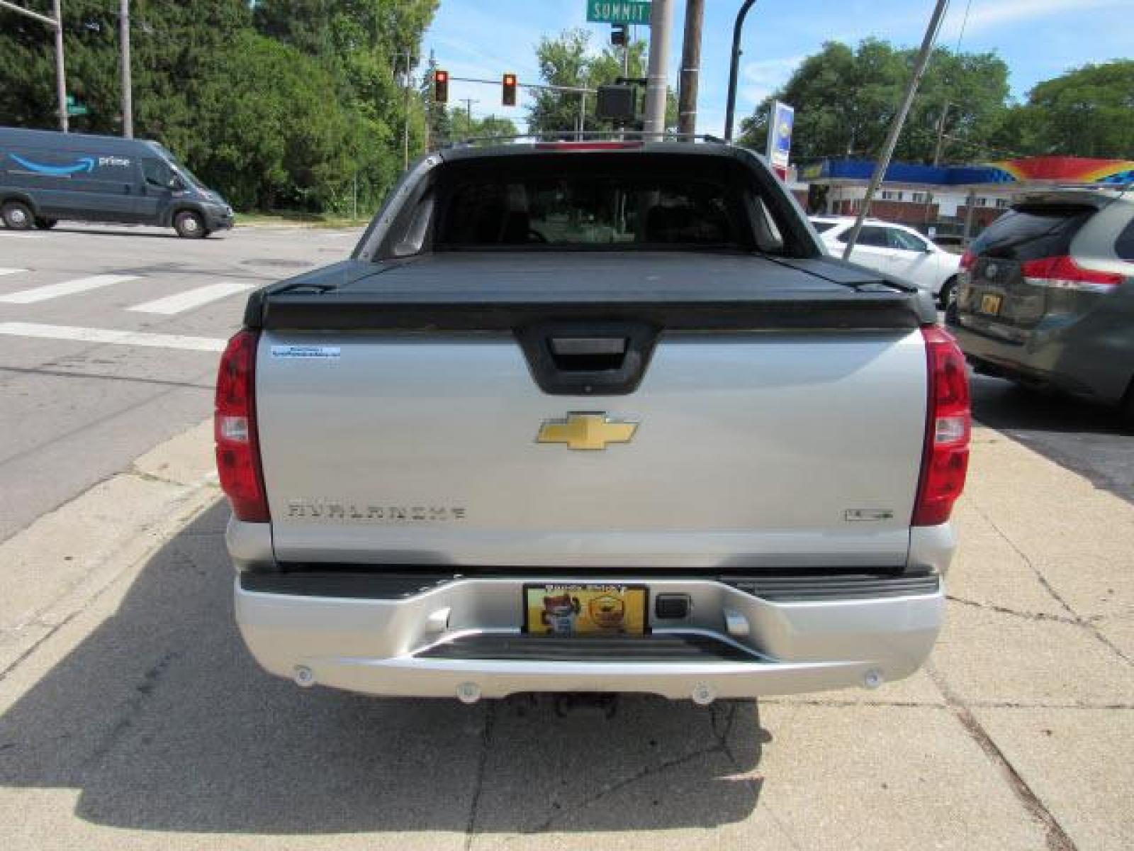 2010 Sheer Silver Metallic Chevrolet Avalanche LTZ 4X4 (3GNVKGE07AG) with an 5.3 8 Cylinder Sequential-Port F.I. engine, 6-Speed Shiftable Automatic transmission, located at 5505 N. Summit St., Toledo, OH, 43611, (419) 729-2688, 41.654953, -83.530014 - Photo #21