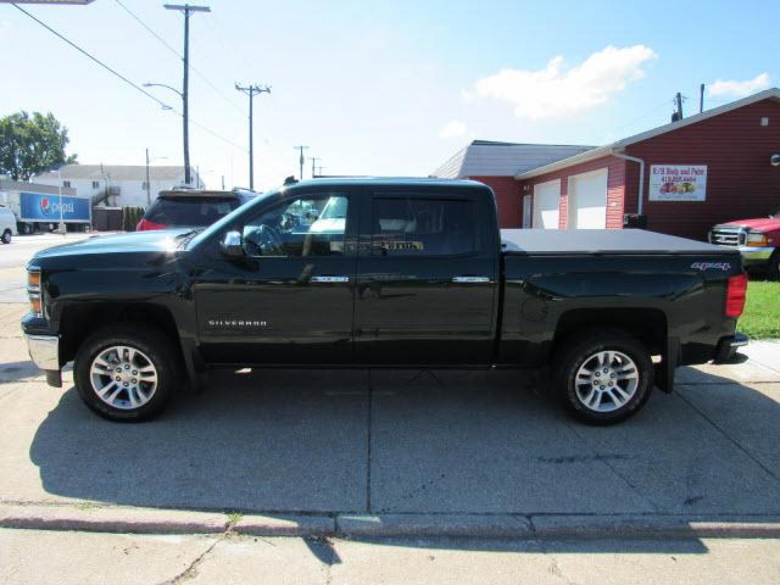 2014 Rainforest Green Metallic Chevrolet Silverado 1500 LT 4X4 (3GCUKREC0EG) with an 5.3 8 Cylinder Direct Injection engine, 6-Speed Shiftable Automatic transmission, located at 5505 N. Summit St., Toledo, OH, 43611, (419) 729-2688, 41.654953, -83.530014 - Photo #18