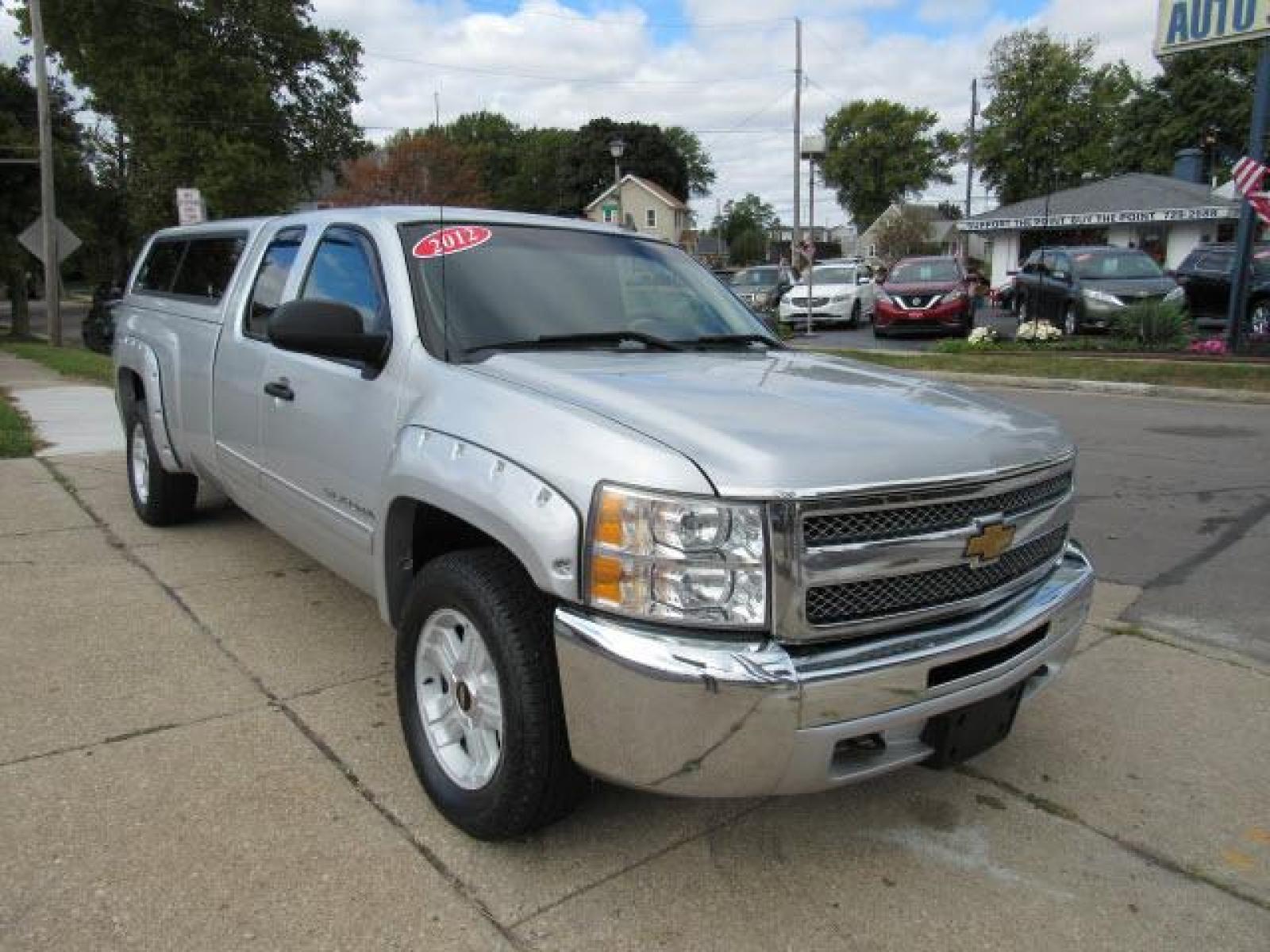 2012 Silver Ice Metallic Chevrolet Silverado 1500 LT 4X4 (1GCRKSE01CZ) with an 5.3 8 Cylinder Sequential-Port F.I. engine, 6-Speed Shiftable Automatic transmission, located at 5505 N. Summit St., Toledo, OH, 43611, (419) 729-2688, 41.654953, -83.530014 - Photo #14