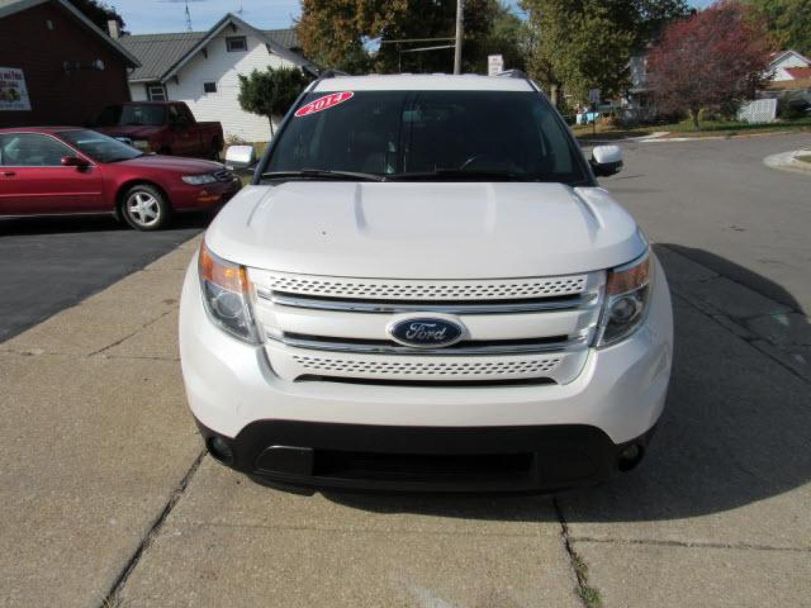 2014 White Platinum Metallic Tri-Coat Ford Explorer Limited 4X4 (1FM5K8F89EG) with an 3.5 6 Cylinder Sequential Multiport Fuel Injection engine, 6-Speed Shiftable Automatic transmission, located at 5505 N. Summit St., Toledo, OH, 43611, (419) 729-2688, 41.654953, -83.530014 - Photo #19