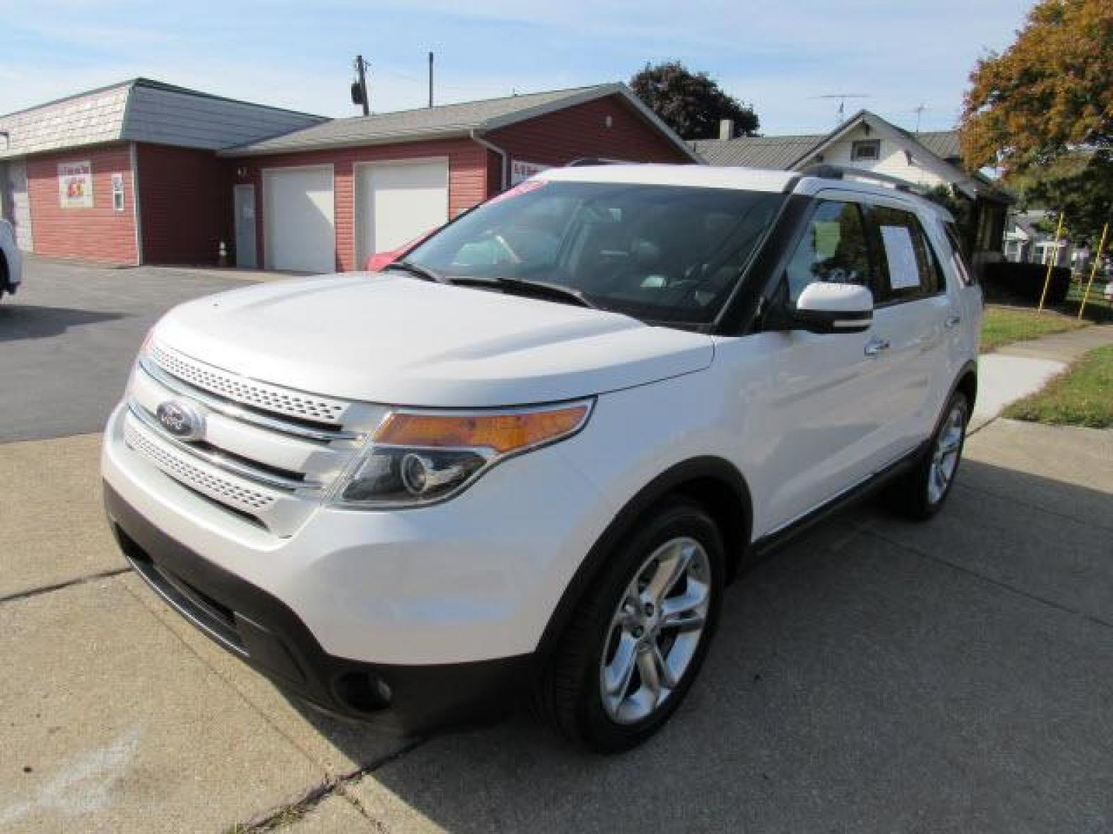 2014 White Platinum Metallic Tri-Coat Ford Explorer Limited 4X4 (1FM5K8F89EG) with an 3.5 6 Cylinder Sequential Multiport Fuel Injection engine, 6-Speed Shiftable Automatic transmission, located at 5505 N. Summit St., Toledo, OH, 43611, (419) 729-2688, 41.654953, -83.530014 - Photo #20